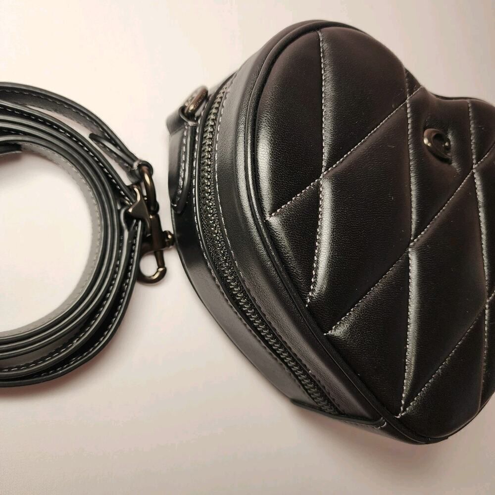 NWT COACH CE725 Quilted Leather Heart Crossbody Bag Quilting Black - Picture 4 of 8